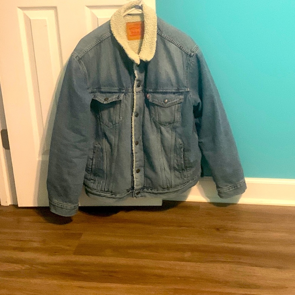 This a man Levi denim large Sherpa lined jacket barely worn I am open to offers